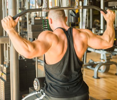 Vücut geliştirmeci vasıl jimnastik salonu