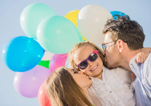 Szabadban hőlégballonok család — Stock Fotó