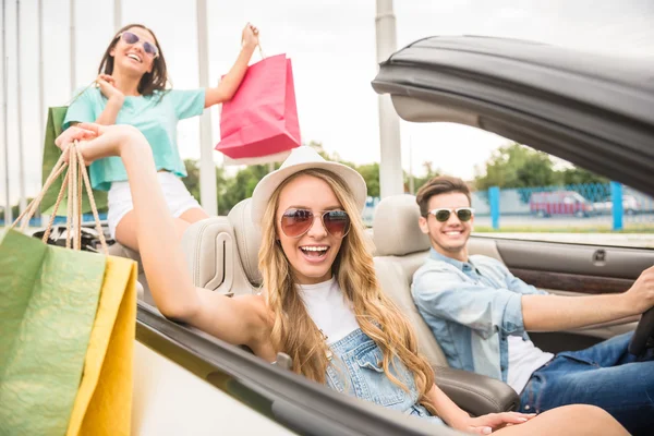 Friends in cabriolet — Stock Photo, Image