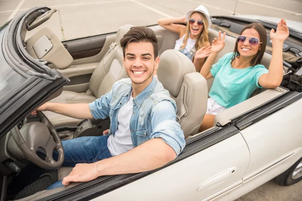 Friends in cabriolet — Stock Photo, Image