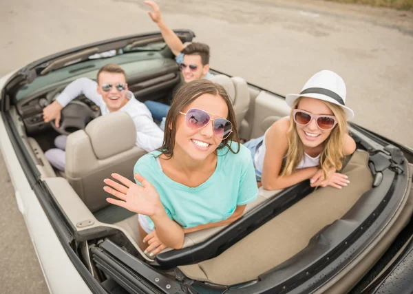 Amigos en cabriolet —  Fotos de Stock