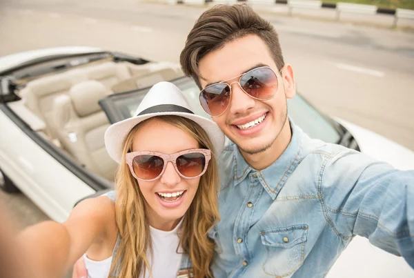 Friends in cabriolet — Stock Photo, Image