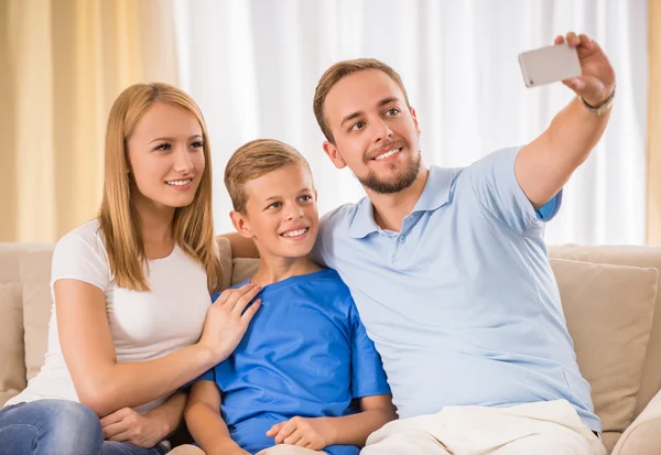 Família em casa — Fotografia de Stock