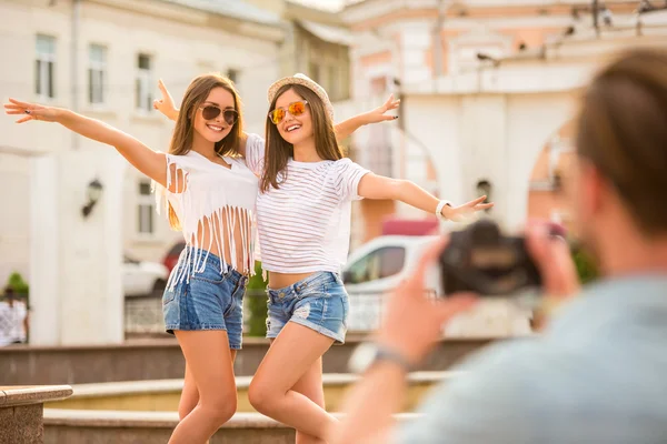 Vänner. Utomhus. — Stockfoto