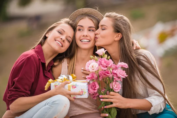 Gelukkig meisjes — Stockfoto