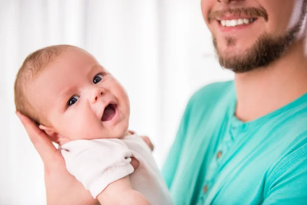 Pai e bebê — Fotografia de Stock