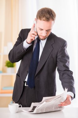 genç işadamı kahve içme