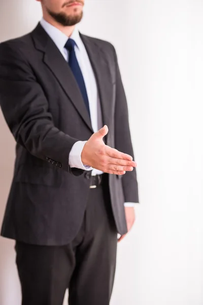 Retrato de un joven empresario alegre — Foto de Stock