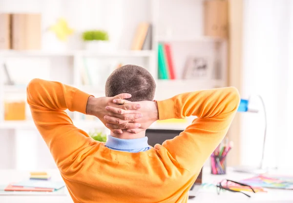 Männliche Büroarbeit — Stockfoto