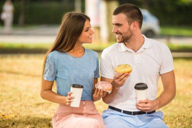 Sevgili bir çift randevuda.