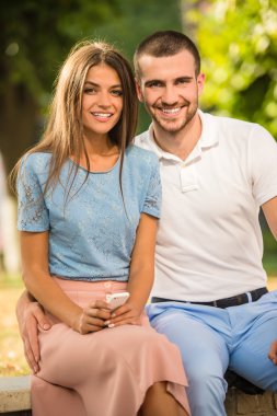 Sevgili bir çift randevuda.