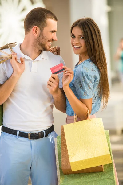 Couple aimant sur une date — Photo