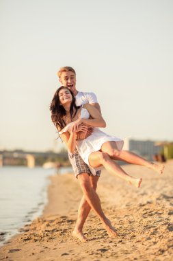 Sevgili bir çift randevuda.