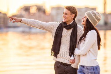 Sevgili bir çift randevuda.