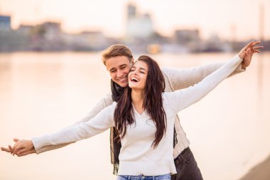 Sevgili bir çift randevuda.