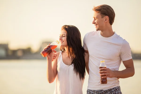 Liefdevol koppel op een date — Stockfoto