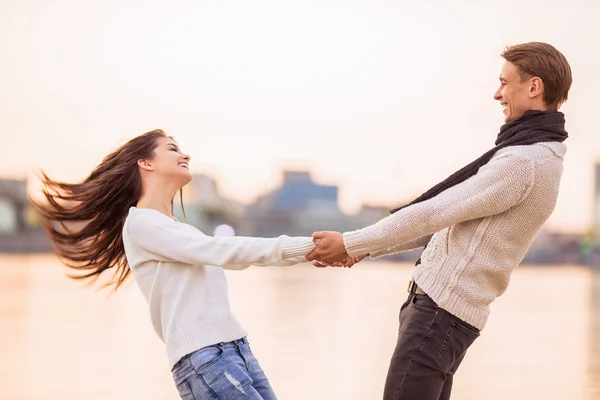 Casal amoroso em um encontro — Fotografia de Stock