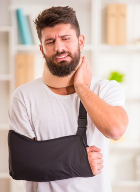 Doktor erkekte yaralanma