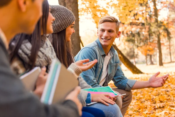 Students in autumn park — Stock Photo, Image