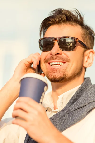 Joven hombre de negocios feliz —  Fotos de Stock