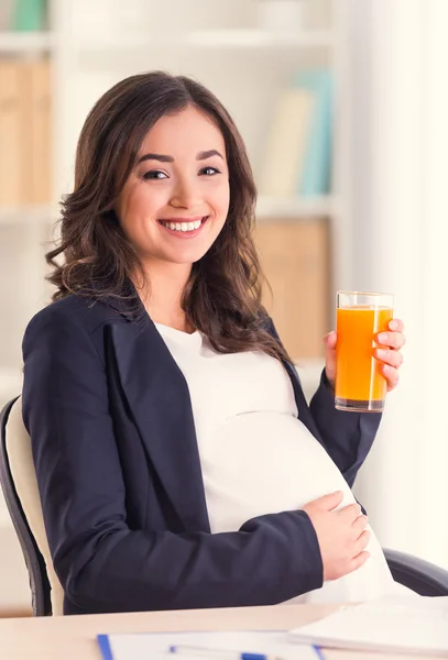 Kobieta w ciąży biznes — Zdjęcie stockowe