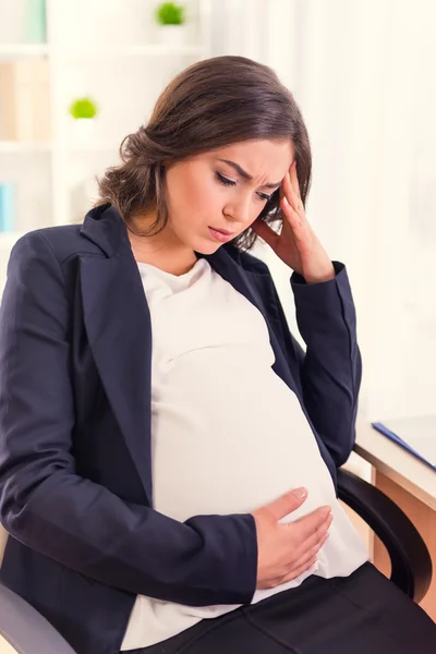 Wanita bisnis hamil. — Stok Foto