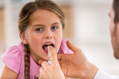 Çocuk ve çocuk doktoru