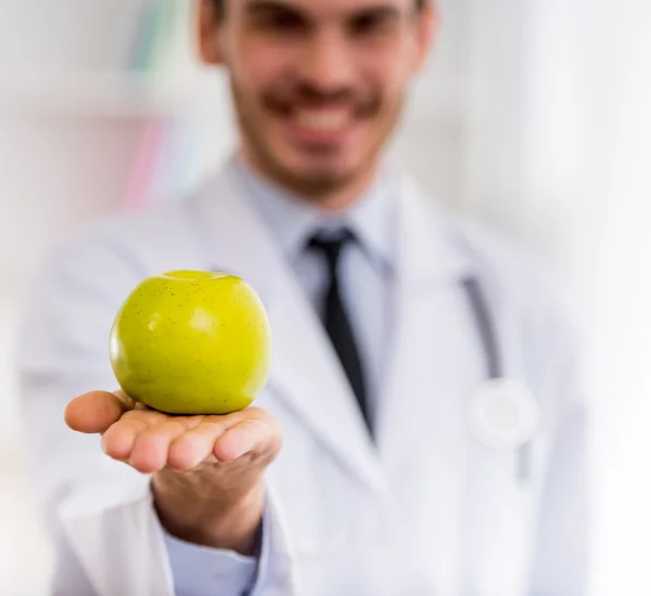 Joven feliz doctor — Foto de Stock