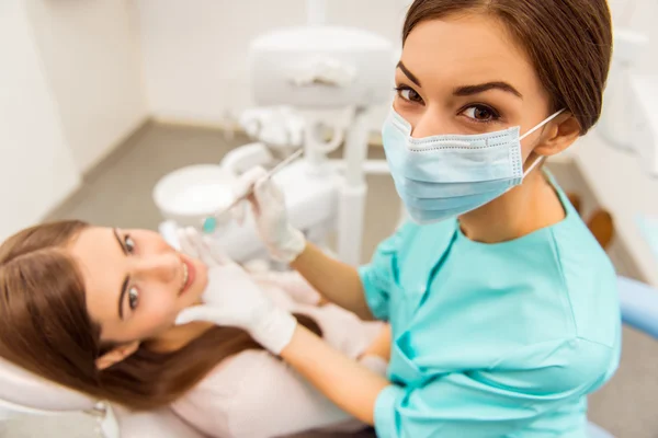 Escritório de dentista profissional — Fotografia de Stock