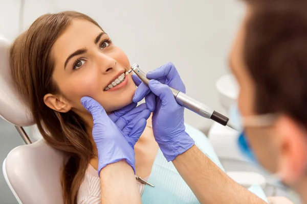 Escritório de dentista profissional — Fotografia de Stock