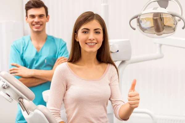 Escritório de dentista profissional — Fotografia de Stock