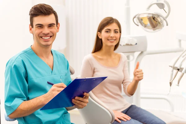 Escritório de dentista profissional — Fotografia de Stock