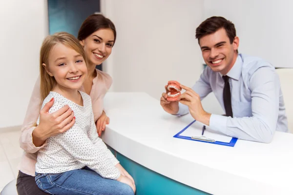 Escritório de dentista profissional — Fotografia de Stock