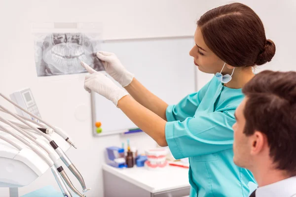 Escritório de dentista profissional — Fotografia de Stock