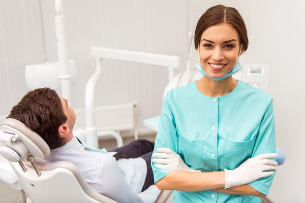 Escritório de dentista profissional — Fotografia de Stock