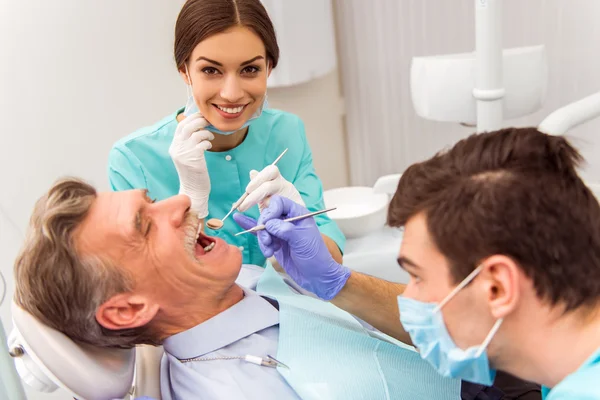 Odontólogo profesional — Foto de Stock