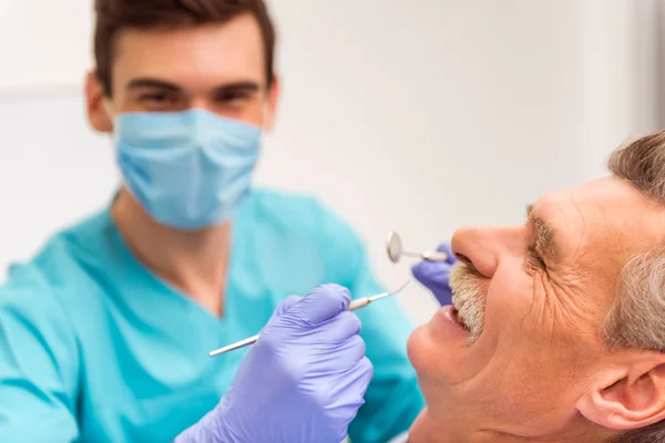 Escritório de dentista profissional — Fotografia de Stock