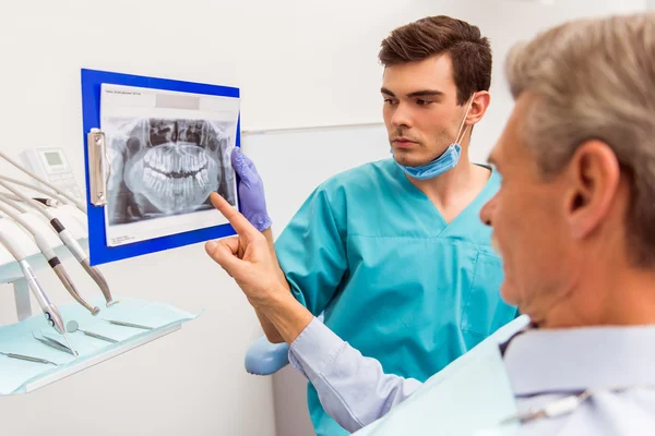 Escritório de dentista profissional — Fotografia de Stock