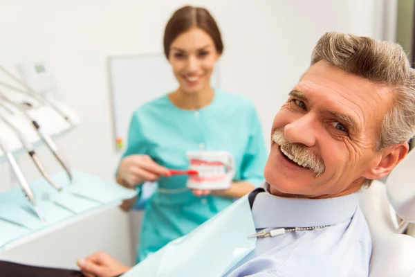 Escritório de dentista profissional — Fotografia de Stock