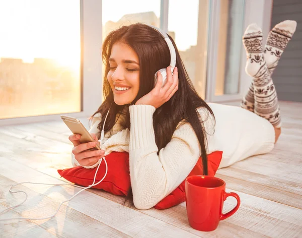 Bella ragazza a casa — Foto Stock