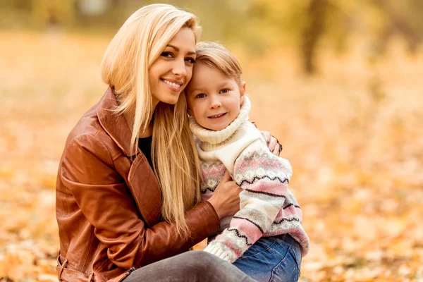 Familie lopen herfst — Stockfoto