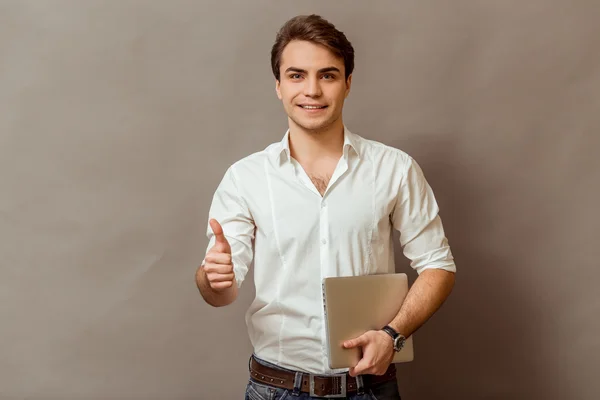 Joven hombre exitoso —  Fotos de Stock