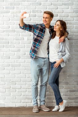 Stüdyodaki genç çift