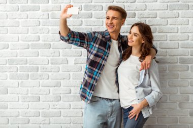 Stüdyodaki genç çift