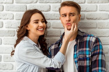 Stüdyodaki genç çift