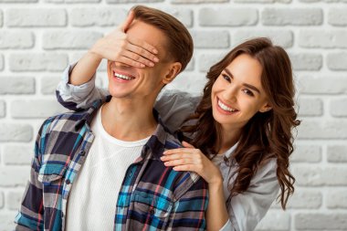 Stüdyodaki genç çift