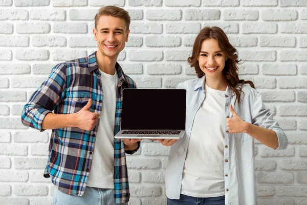 Young couple in the studio — Stock Photo, Image