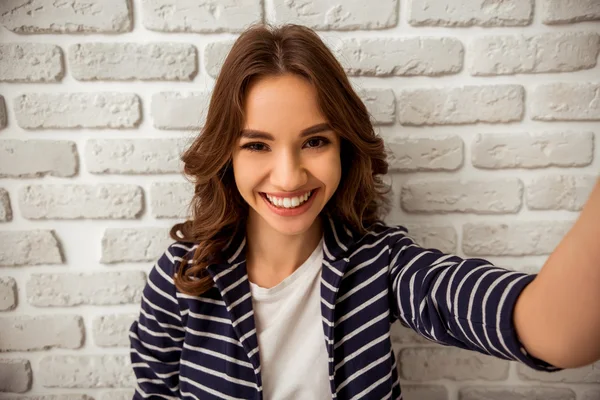 Das Mädchen im Atelier — Stockfoto