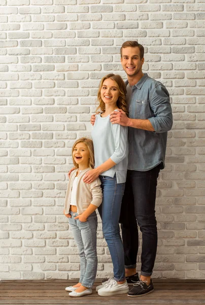 Mooie jonge gezin — Stockfoto