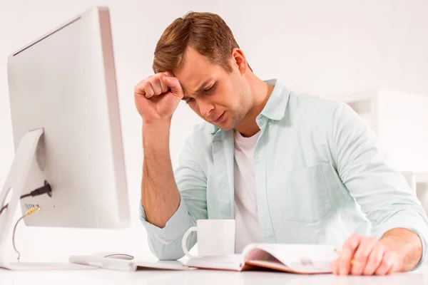 Attractive businessman working — Stock Photo, Image